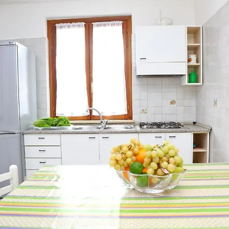 Helle Editerrane Mit Terrasse Und Garten Nur 50 Meter Vom Meer Entfern - B57444 *